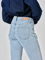 Jean mom bleu clair PATRICIA LONG femme, LIGHT BLUE LONG, taille 24, porté par Shazney (1m75) (FAM PARIS) – photo 1
