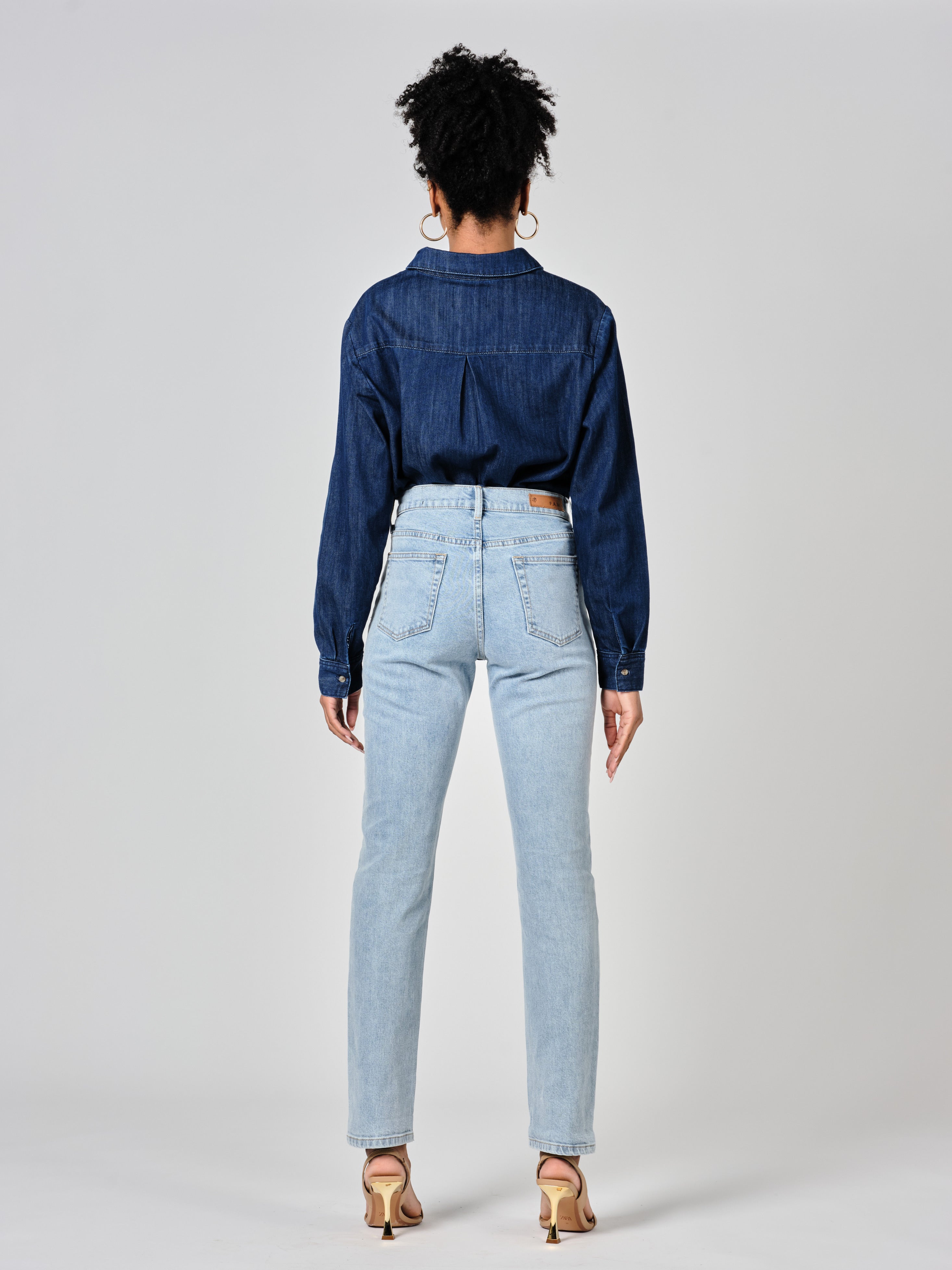 Jean mom bleu clair PATRICIA LONG femme, LIGHT BLUE LONG, taille 24, porté par Shazney (1m75) – photo 2