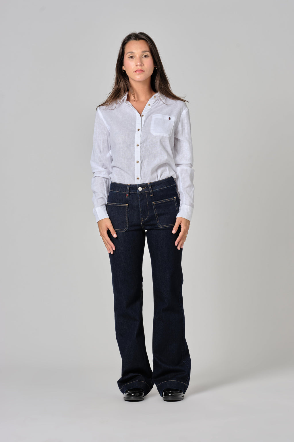 Jean bootcut brut BELLA femme, BRUT, taille 25, porté par Valentine (1m70) – photo 2