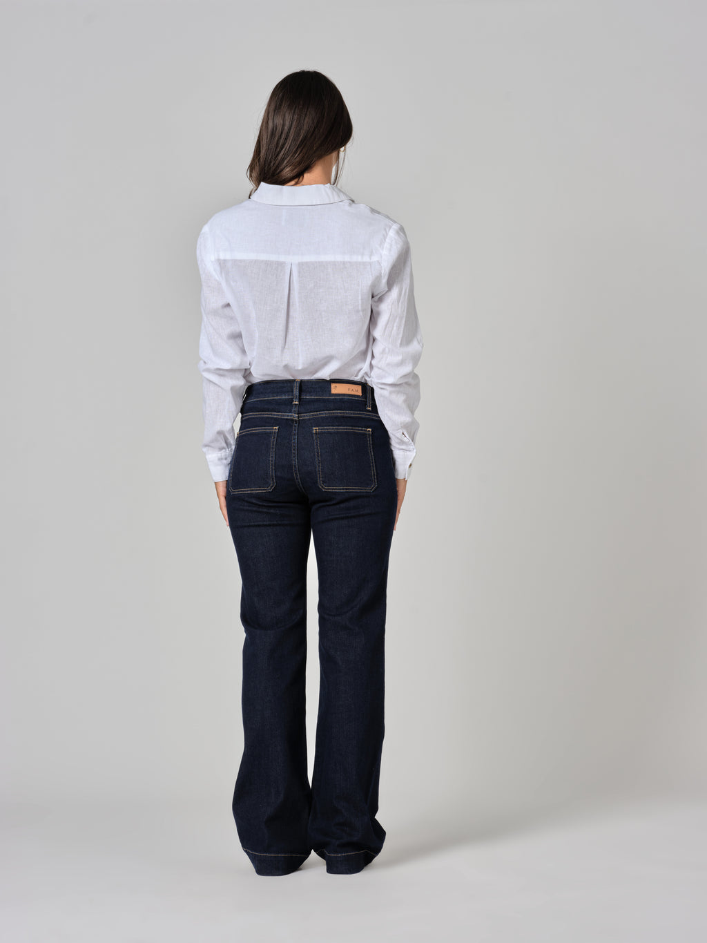 Jean bootcut brut BELLA femme, BRUT, taille 25, porté par Valentine (1m70) – photo 4