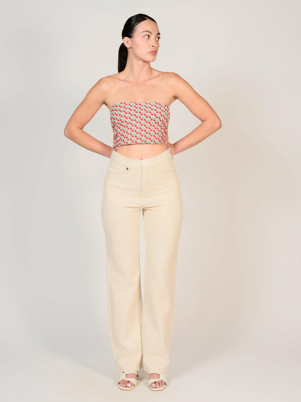 Jean droit écru POLA LONG femme, GREIGE, taille 25, porté par Mélissa (1m70) – photo 4
