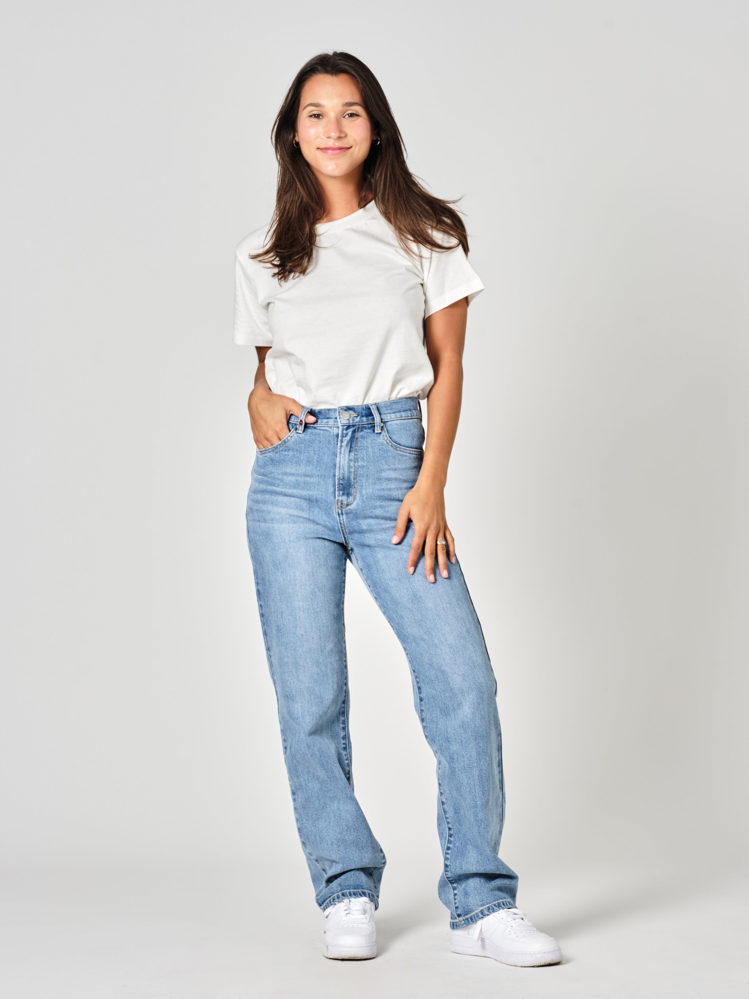 Jean droit bleu POLA LONG femme, BLUE LONG, taille 25, porté par Valentine (1m70) (FAM PARIS) – photo 1