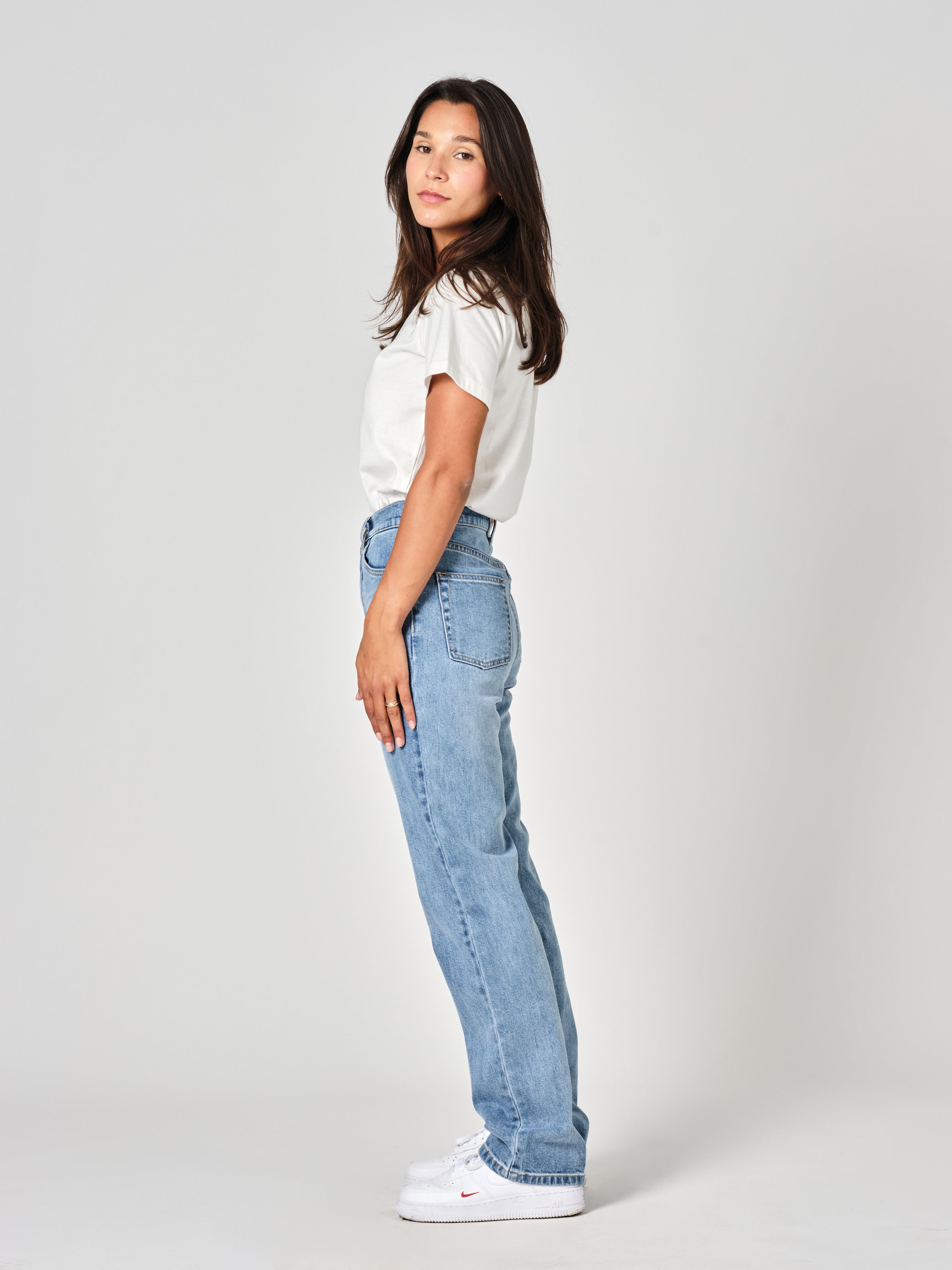 Jean droit bleu POLA LONG femme, BLUE LONG, taille 25, porté par Valentine (1m70) – photo 3
