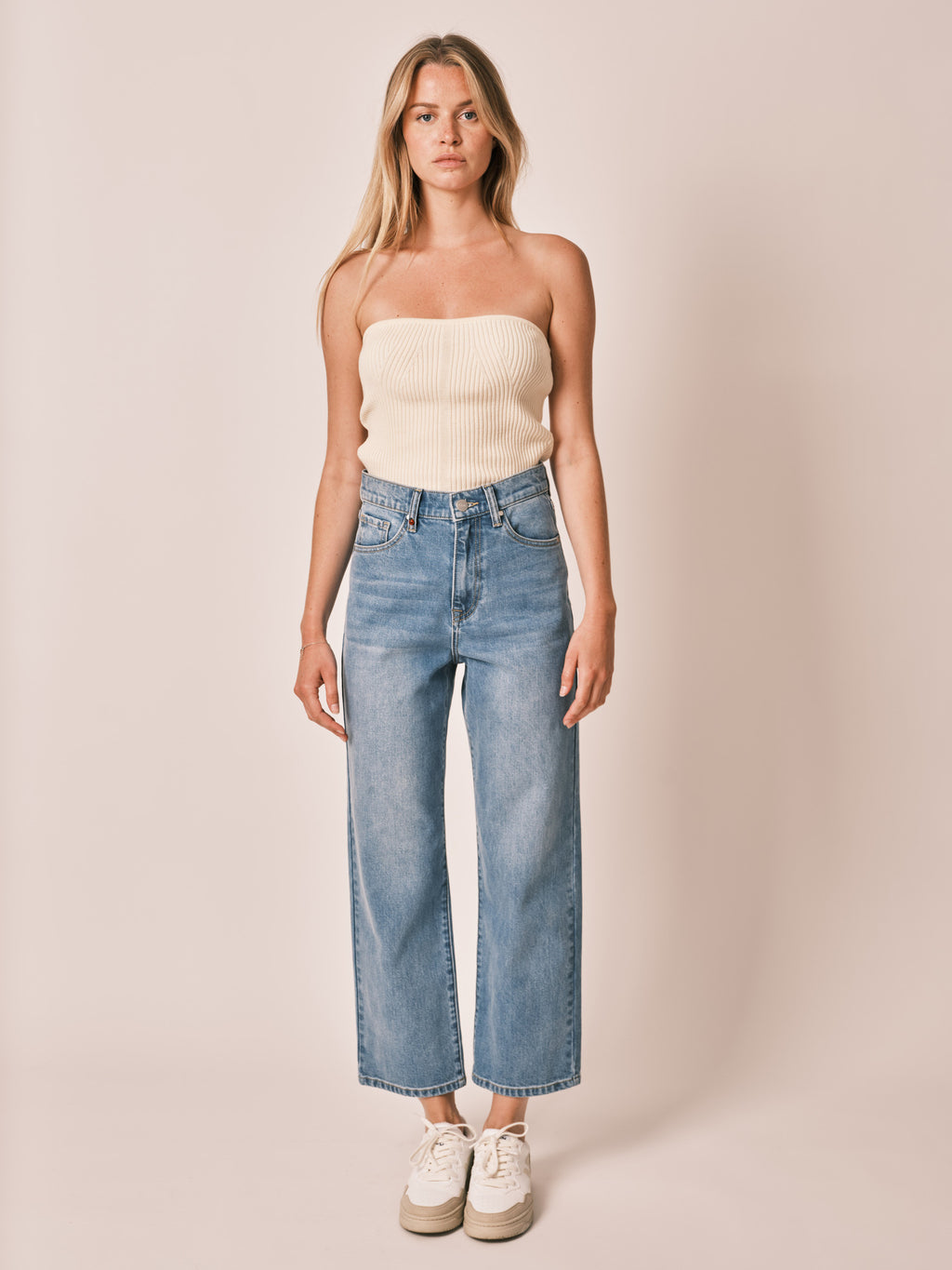 Jean droit court bleu POLA femme, BLUE, taille 25, porté par Zoé (1m76) – photo 2