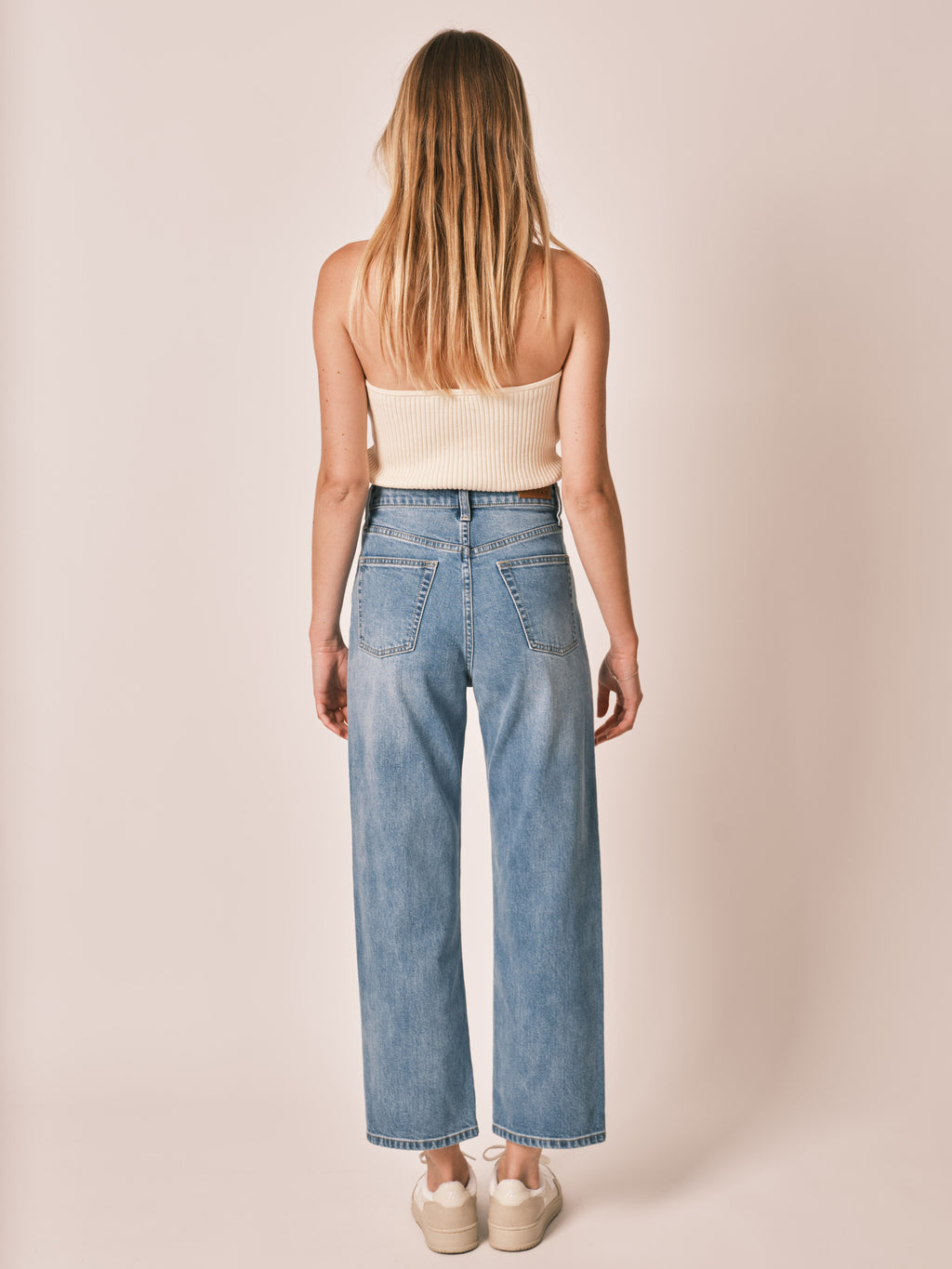 Jean droit court bleu POLA femme, BLUE, taille 25, porté par Zoé (1m76) – photo 4