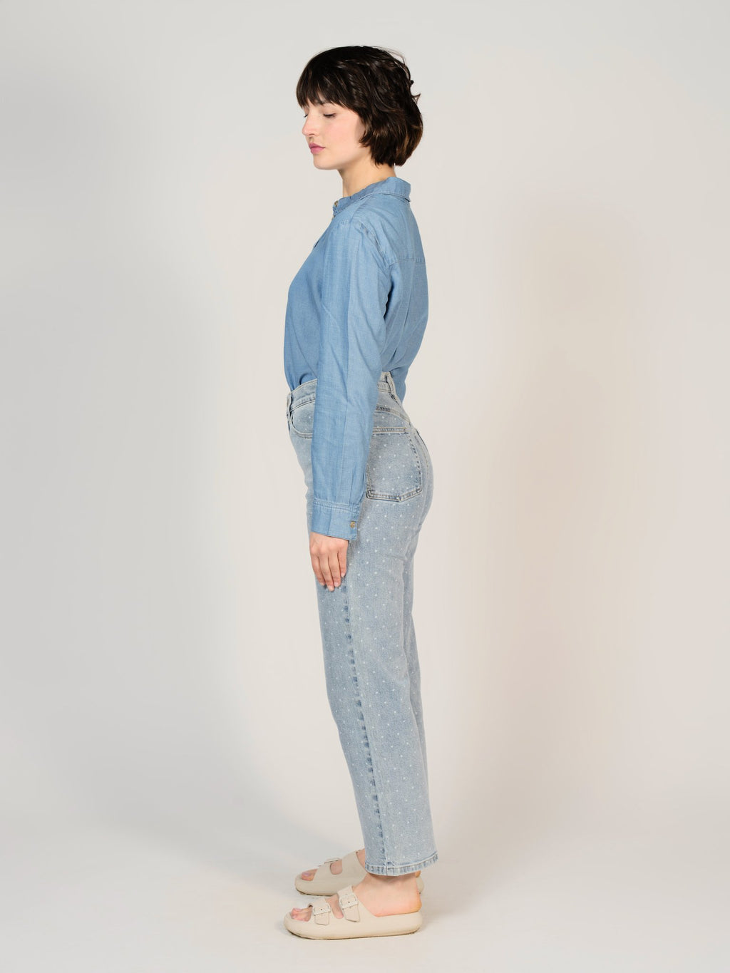 Jean droit bleu POLA POIS femme, LIGHT BLUE, taille 25, porté par Sarah (1m72) – photo 3