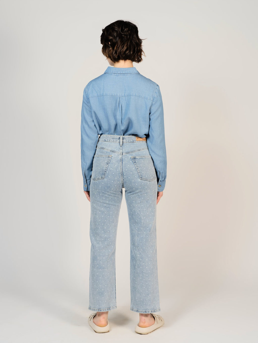 Jean droit bleu POLA POIS femme, LIGHT BLUE, taille 25, porté par Sarah (1m72) – photo 4