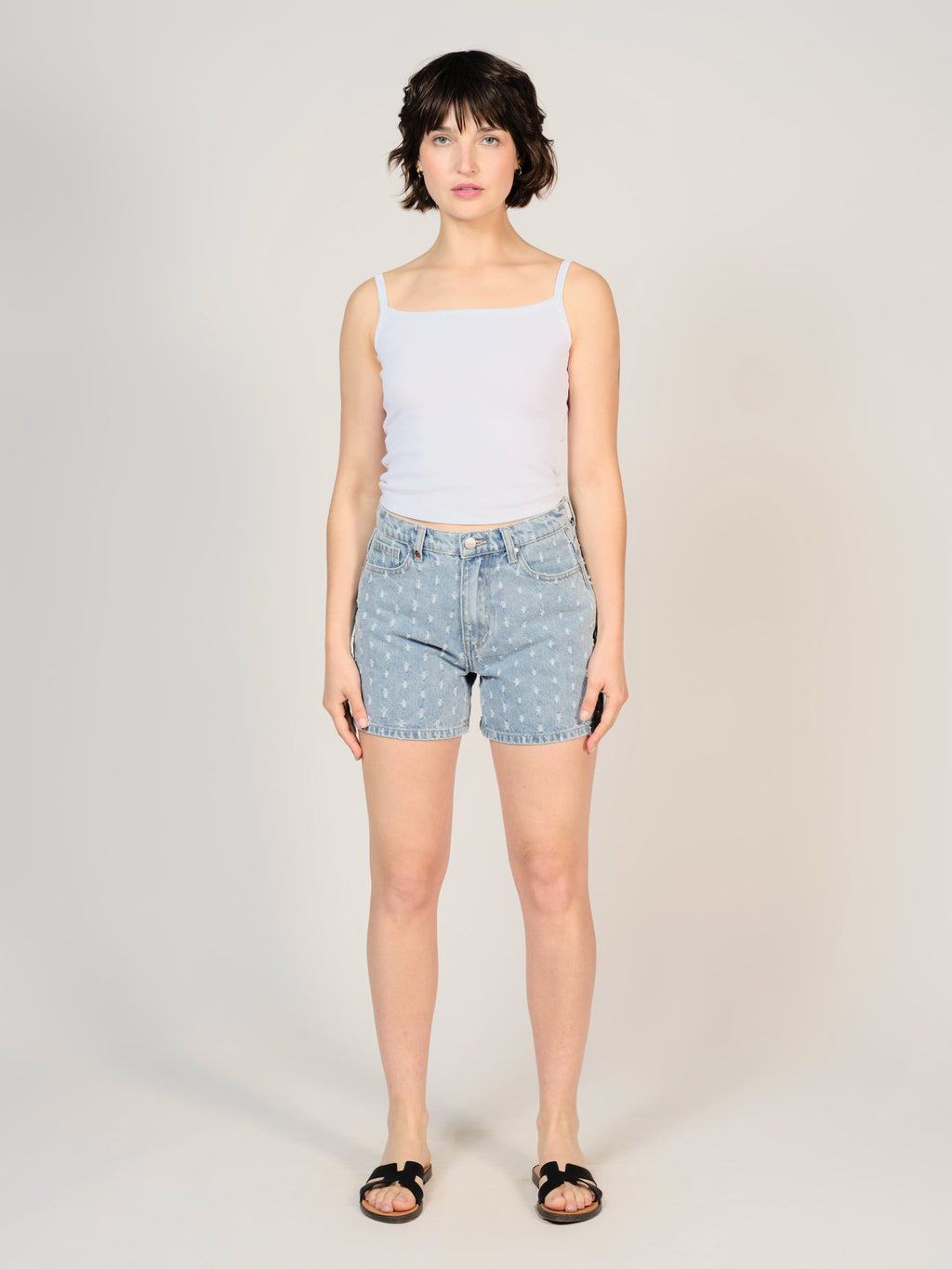 Short court bleu ASHLEY PERFORÉ femme, BLUE, taille XS, porté par Sarah (1m72) – photo 2