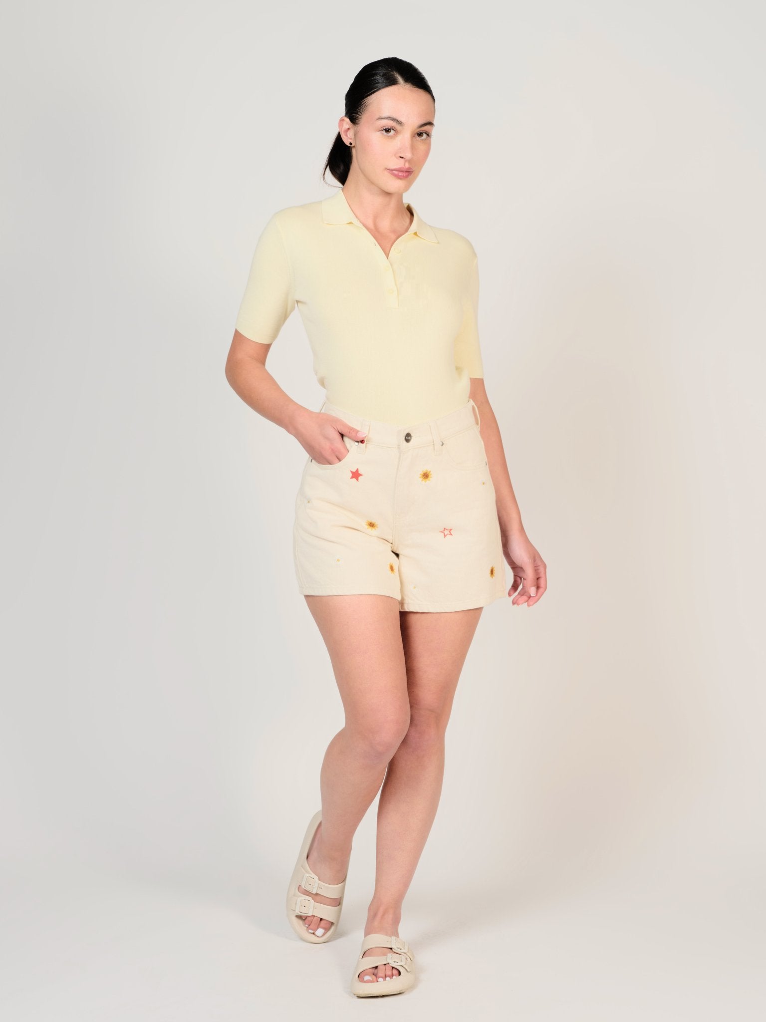 Short écru ASHLEY EMBRO femme, GREIGE, taille XS, porté par Mélissa (1m70) (FAM PARIS) – photo 1