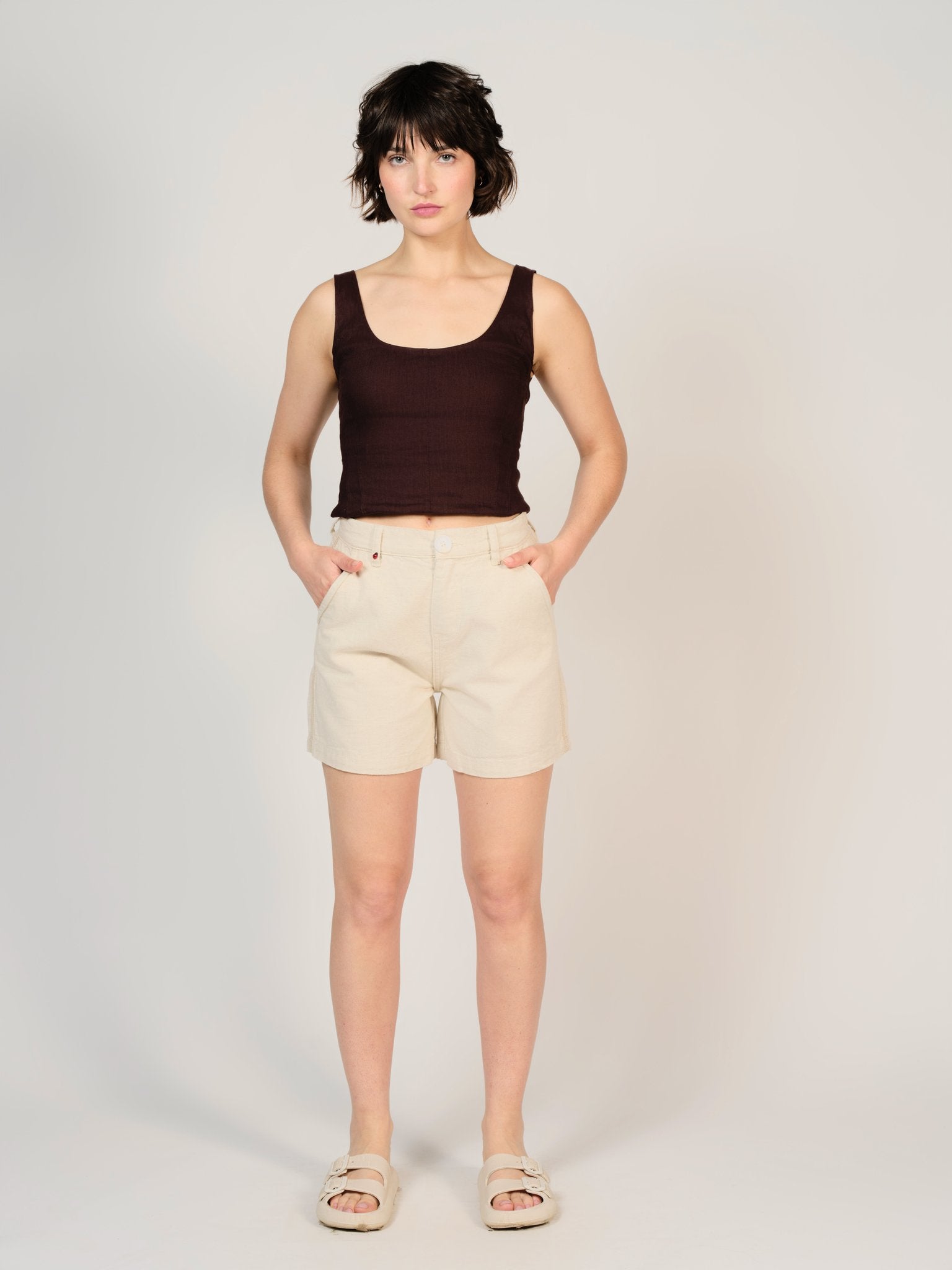 Short court taille haute écru AXELLE femme, GREIGE, taille XS, porté par Sarah (1m72) – photo 2