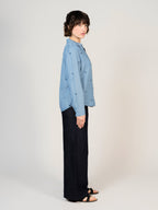 Chemise en jean broderie cœur bleu STACY femme, BLUE, taille XS, porté par Sarah (1m72) – photo 2