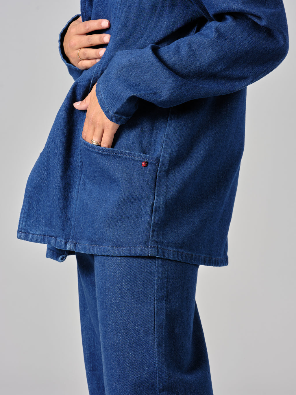 Veste en jean navy INES femme, NAVY, taille XS, porté par Valentine (1m70) – photo 4