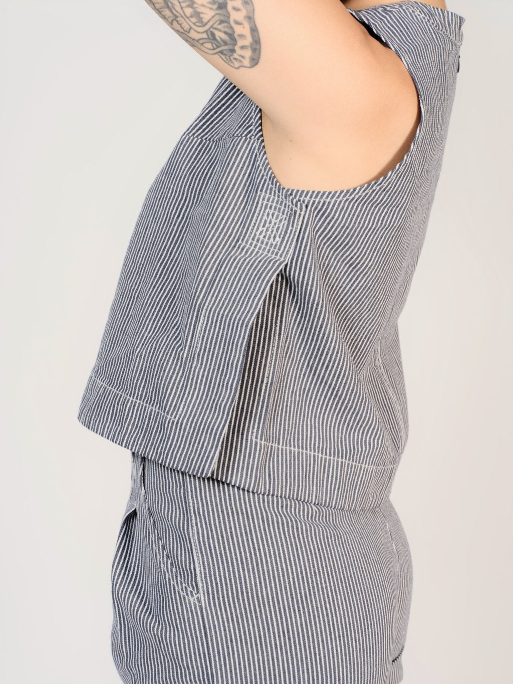 Haut court à rayure bleue marine IZA femme, STRIPE NAVY, taille XS, porté par Sarah (1m72) (FAM PARIS) – photo 1