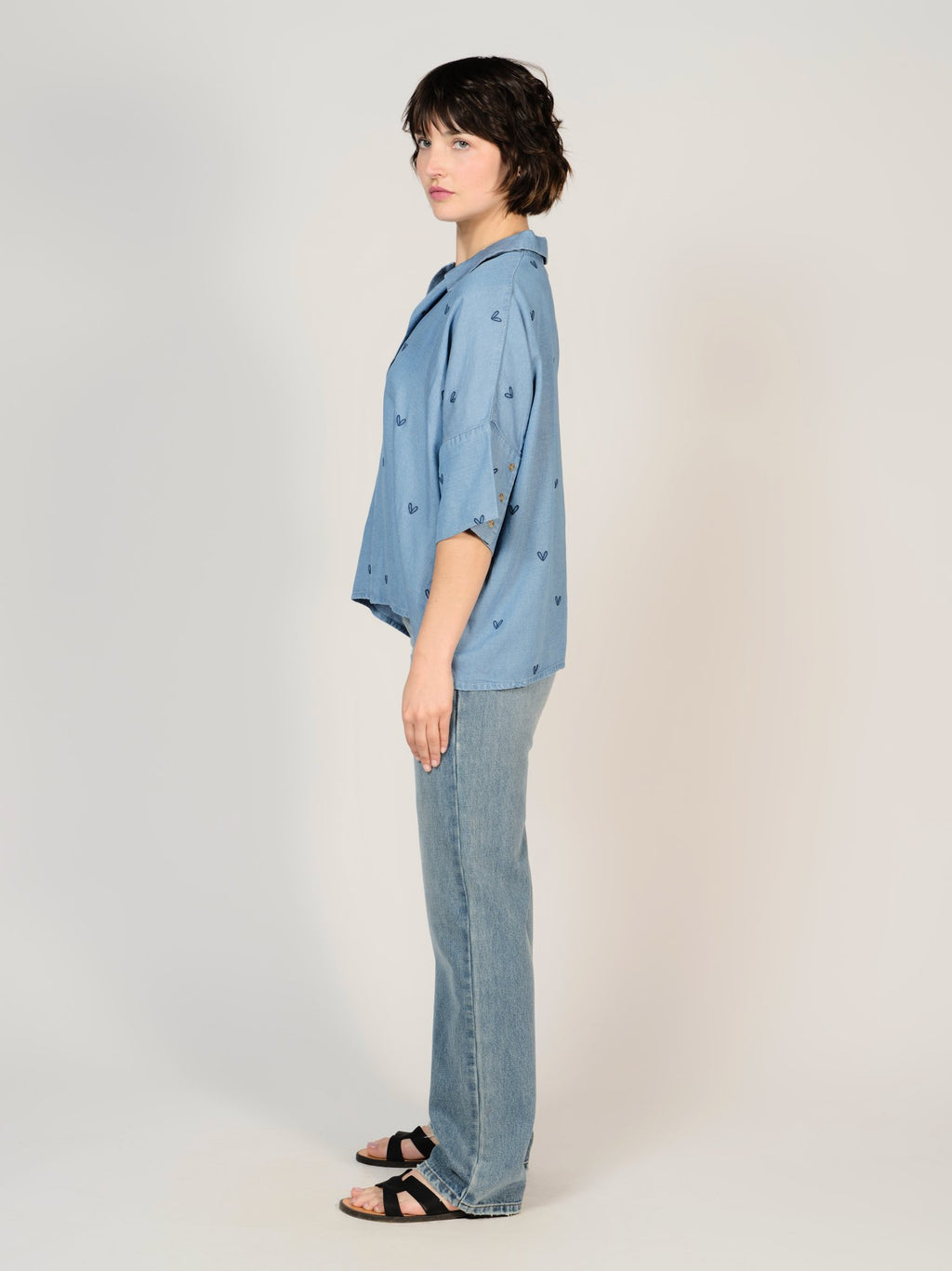 Chemise bleu SALLY EMBRO HEART femme, BLUE, taille XS, porté par Sarah (1m72) – photo 3