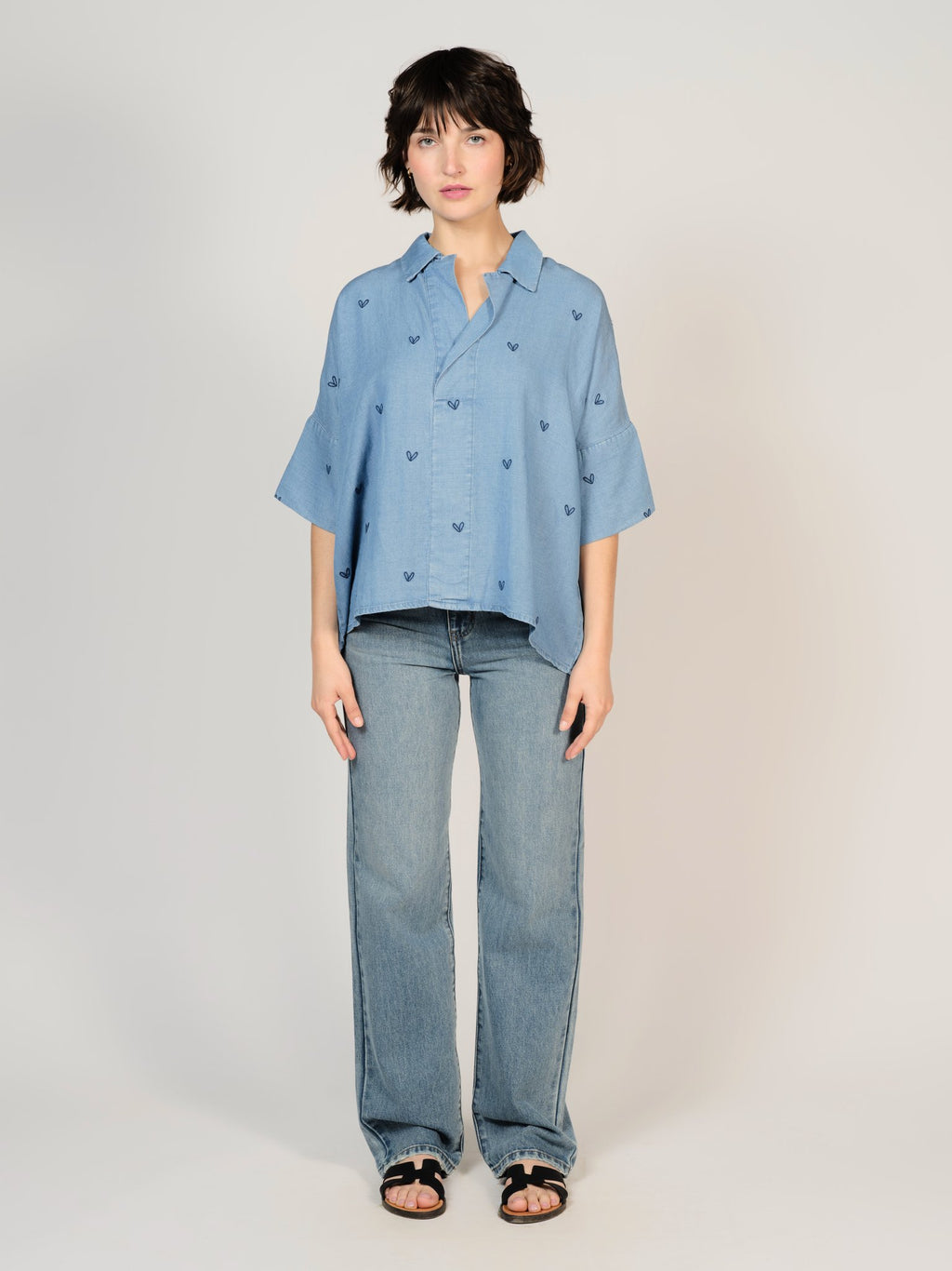 Chemise bleu SALLY EMBRO HEART femme, BLUE, taille XS, porté par Sarah (1m72) – photo 4