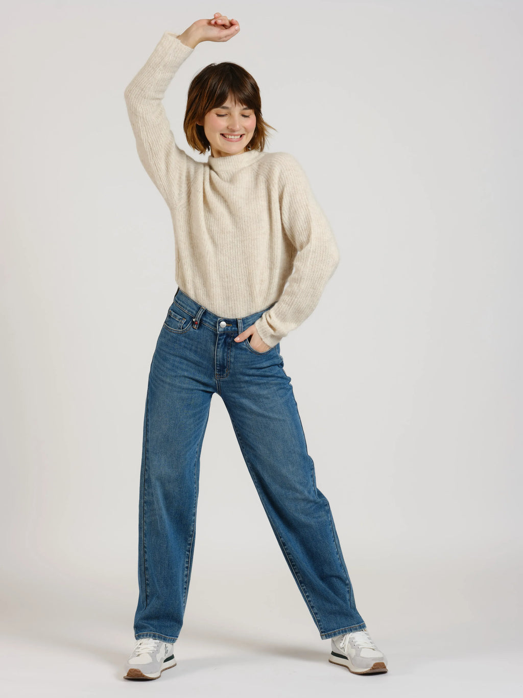 Jean baggy Élégance décontractée et confort assuré LENA femme, STONE, taille XS, porté par Sarah (1m72) – photo 5