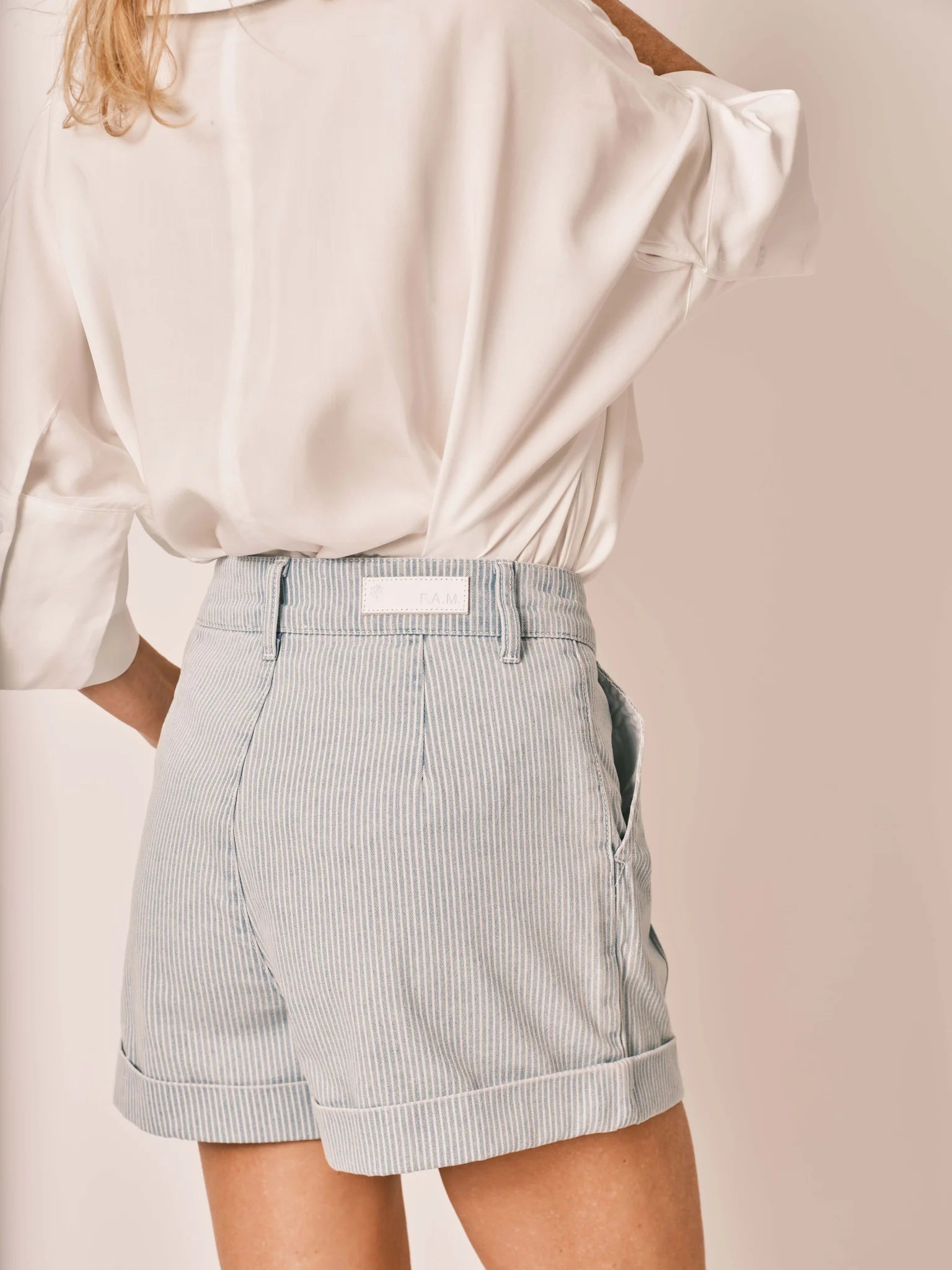 Short à pinces AMELIA STRIPE