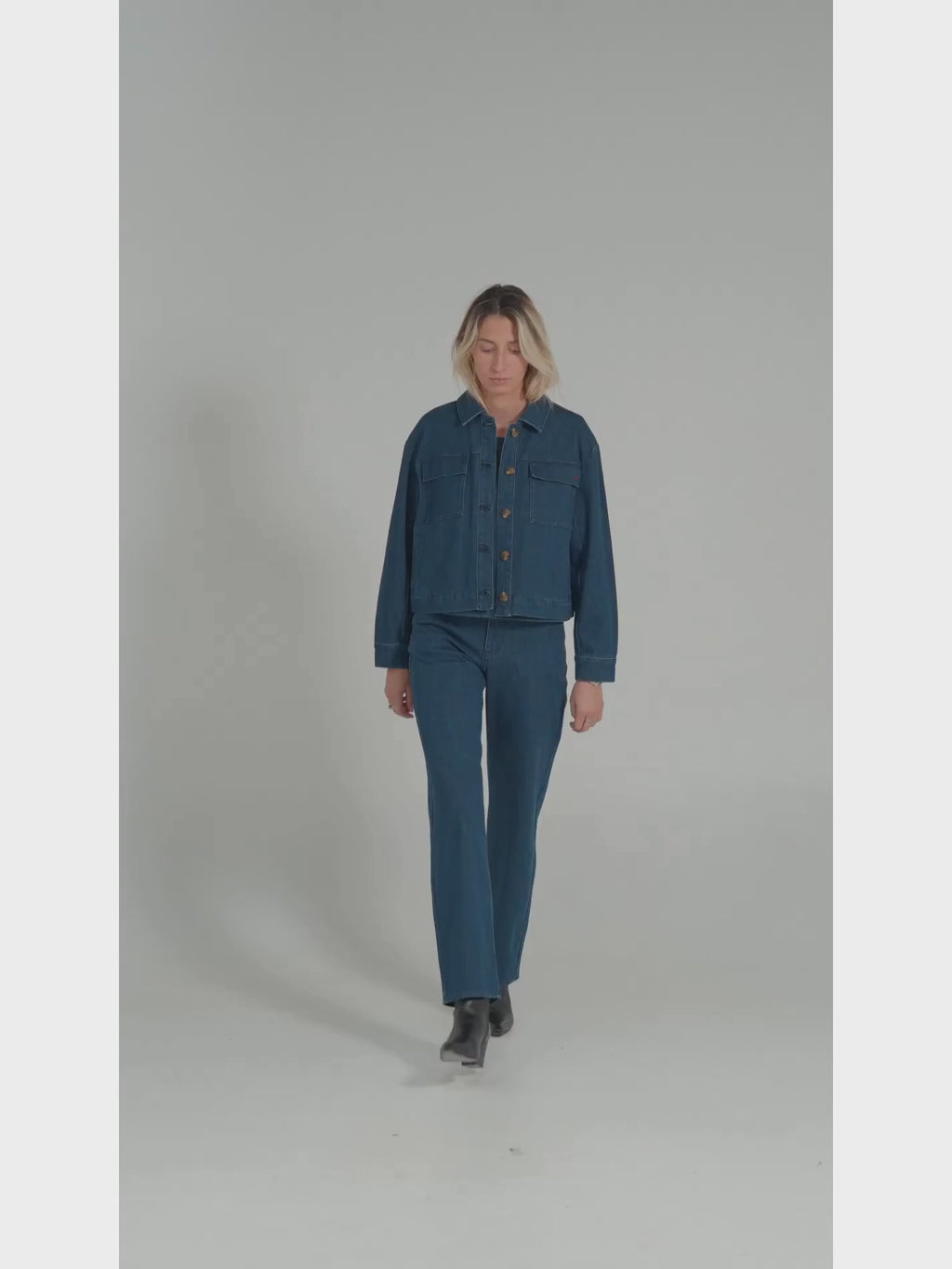 Jean court avec ceinture brodée POLA