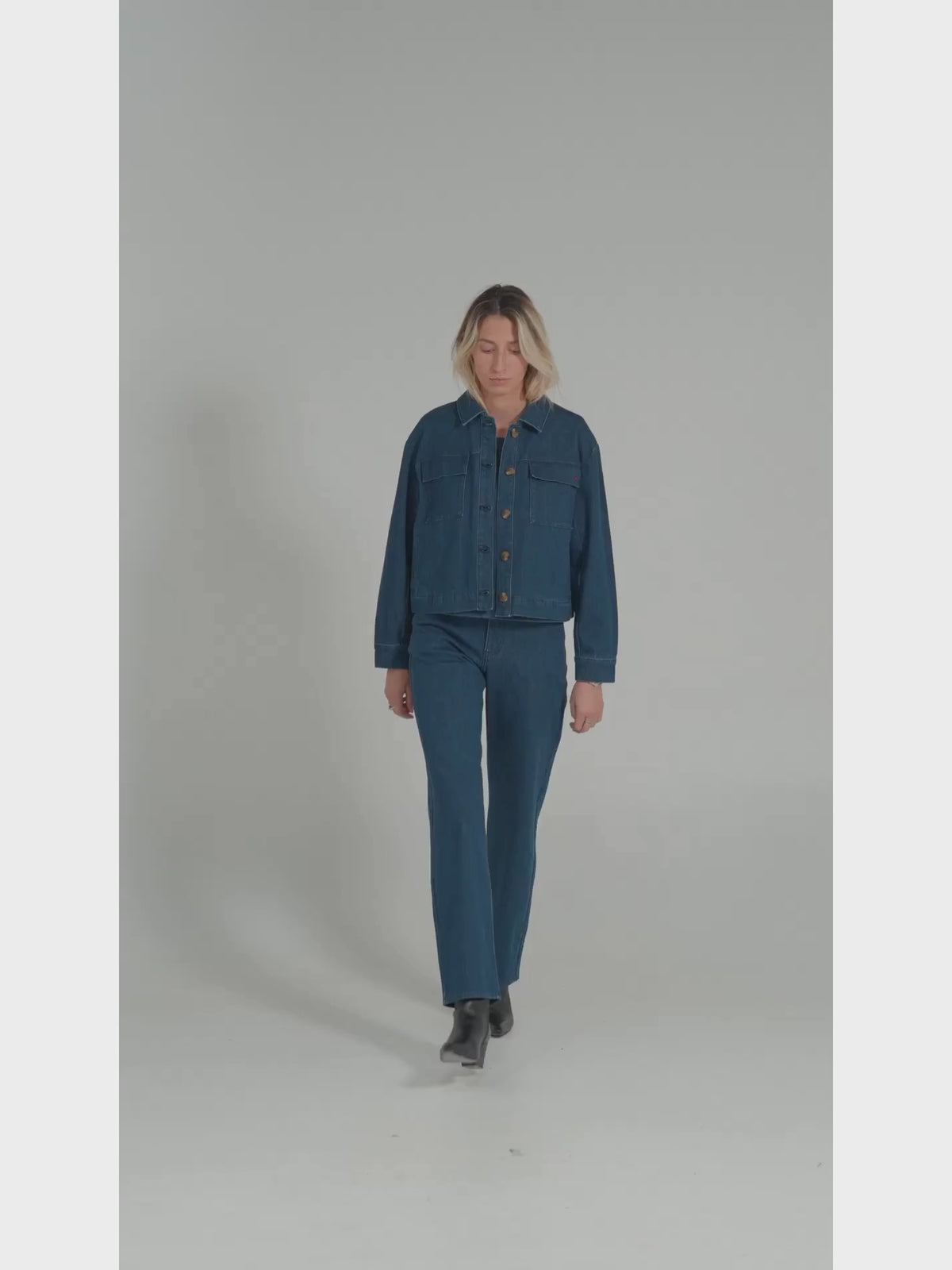 Jean court avec ceinture brodée POLA