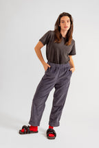 Pantalon mom en velours FRANCE femme, CARBON, taille XS, porté par Eden (1m70) (FAM PARIS) – photo 1