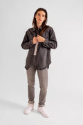 Chemise oversize en jean carbon SOFIA femme, CARBON, taille XS, porté par Eden (1m70) (FAM PARIS) – photo 1