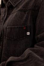 Chemise oversize en jean carbon SOFIA femme, CARBON, taille XS, porté par Eden (1m70) – photo 6