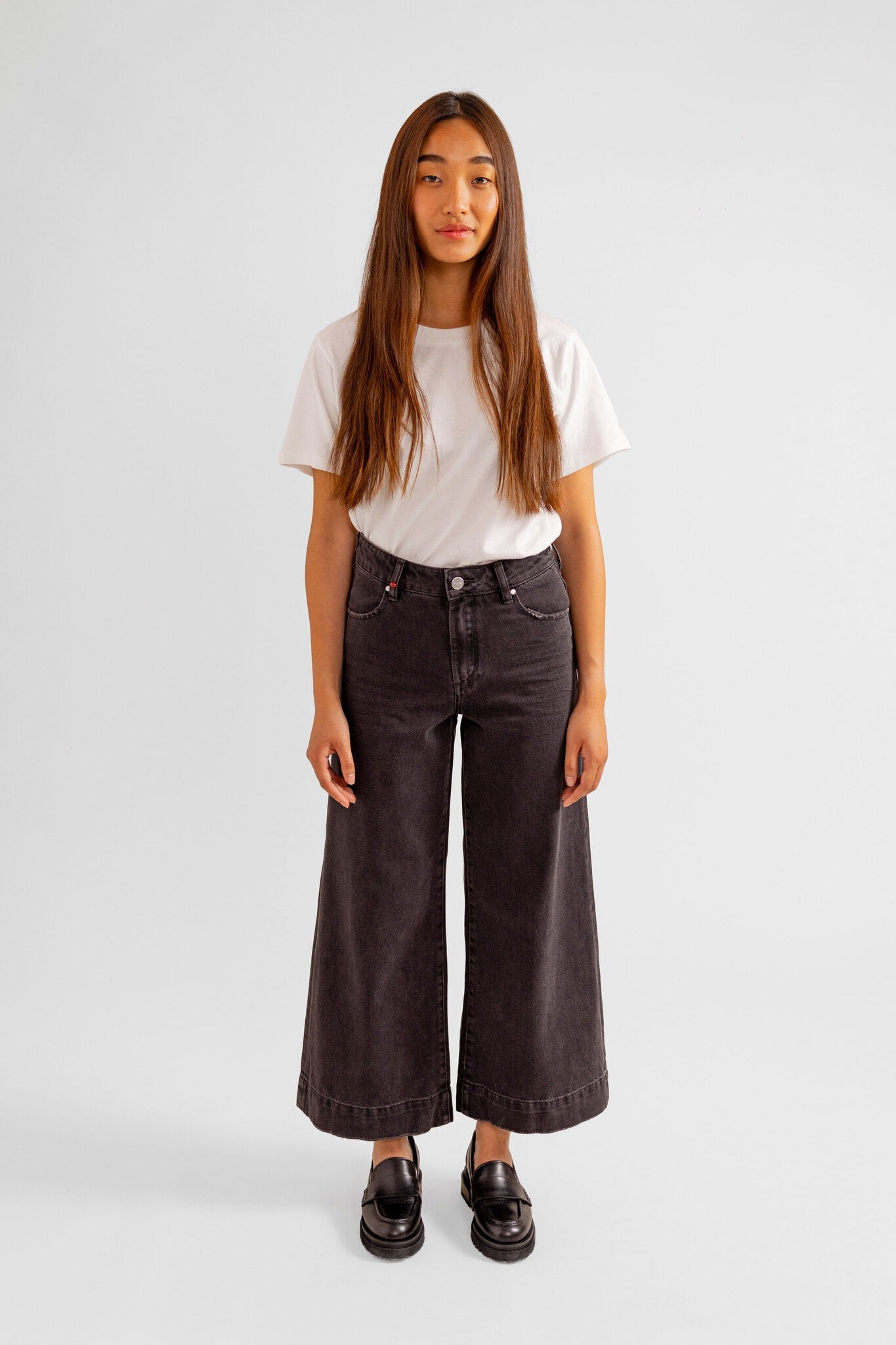 Jean évasé court noir FANNY femme, BLACK, taille 25, porté par Pauline (1m65) (FAM PARIS) – photo 1