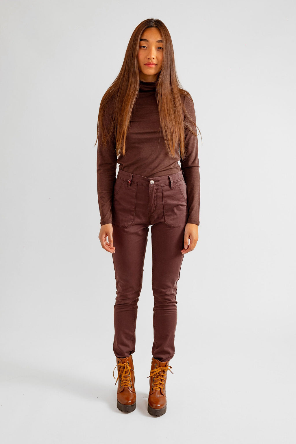 Pantalon chino marron SHARONE femme, CHOCO, taille 25, porté par Pauline (1m65) (FAM PARIS) – photo 1