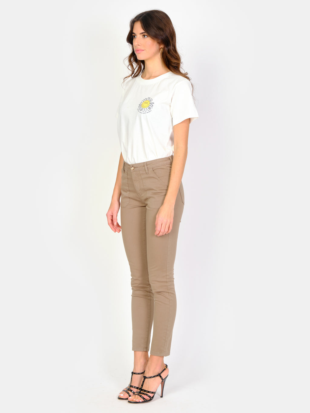 Pantalon chino kaki SHARONE femme, KAKI, taille 25, porté par Amanda (1m76) – photo 3