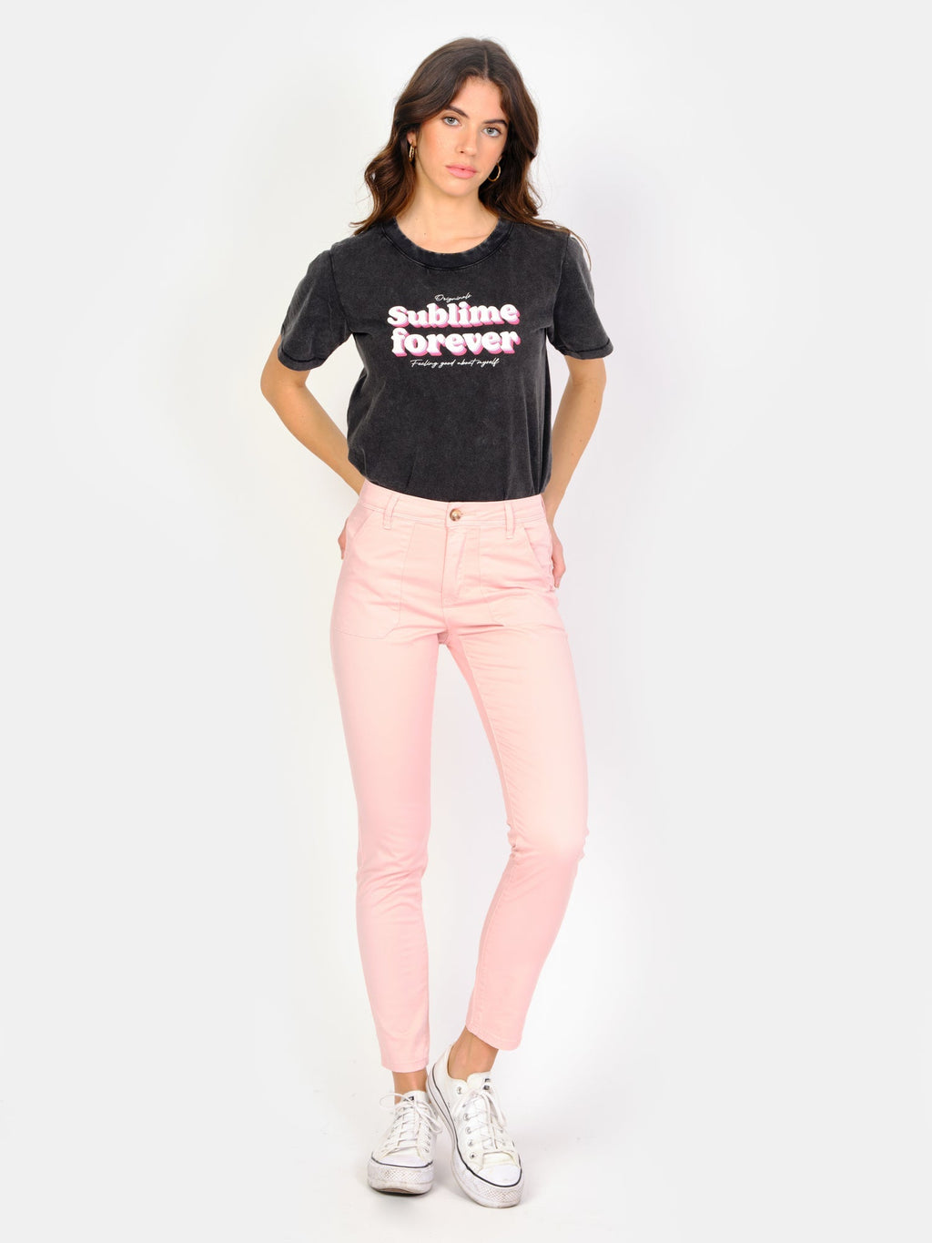 Pantalon chino rose SHARONE femme, PINK, taille 25, porté par Amanda (1m76) (FAM PARIS) – photo 1