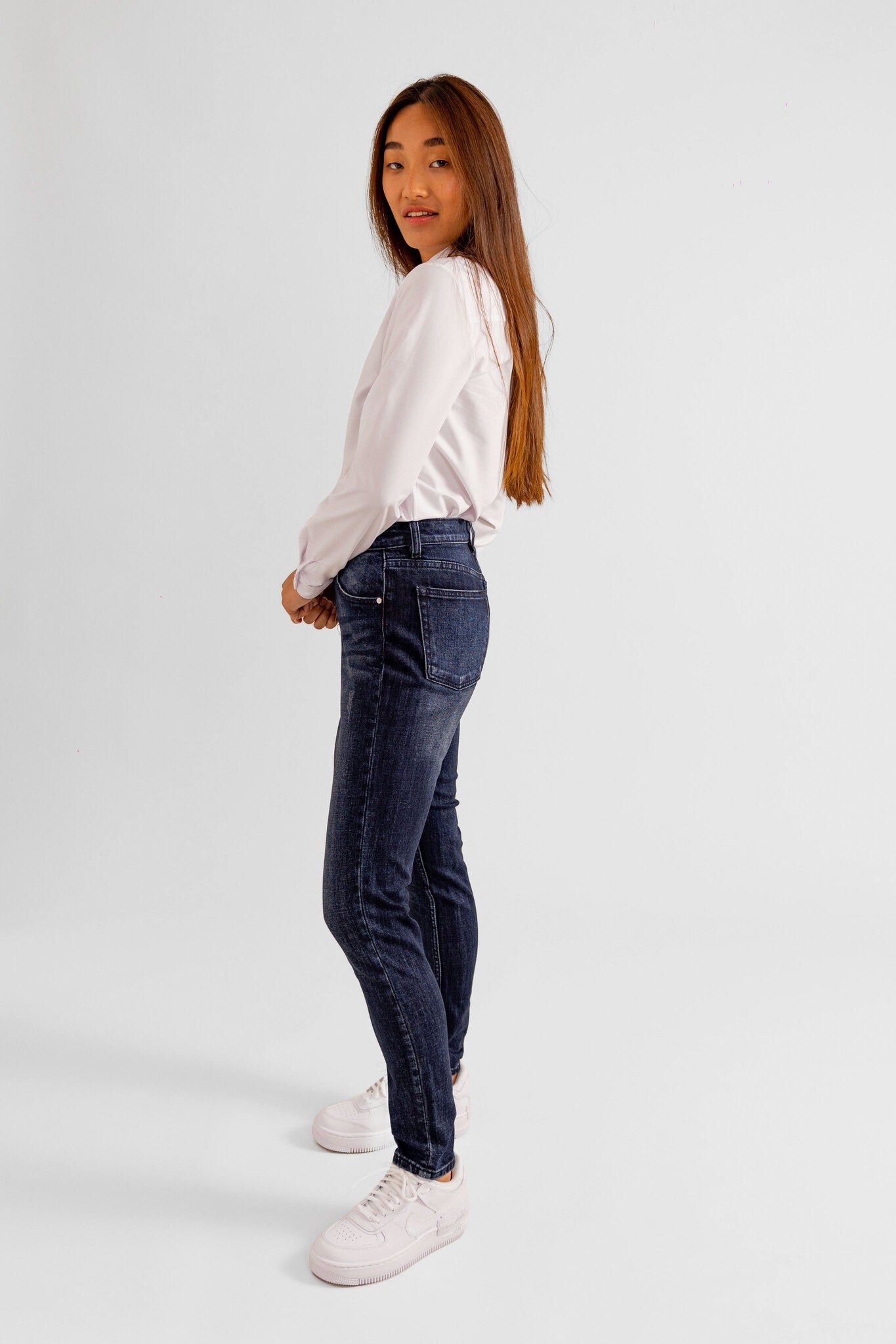 Jean slim stone EMMA femme, BLUE FONCE, taille 25, porté par Pauline (1m65) – photo 3