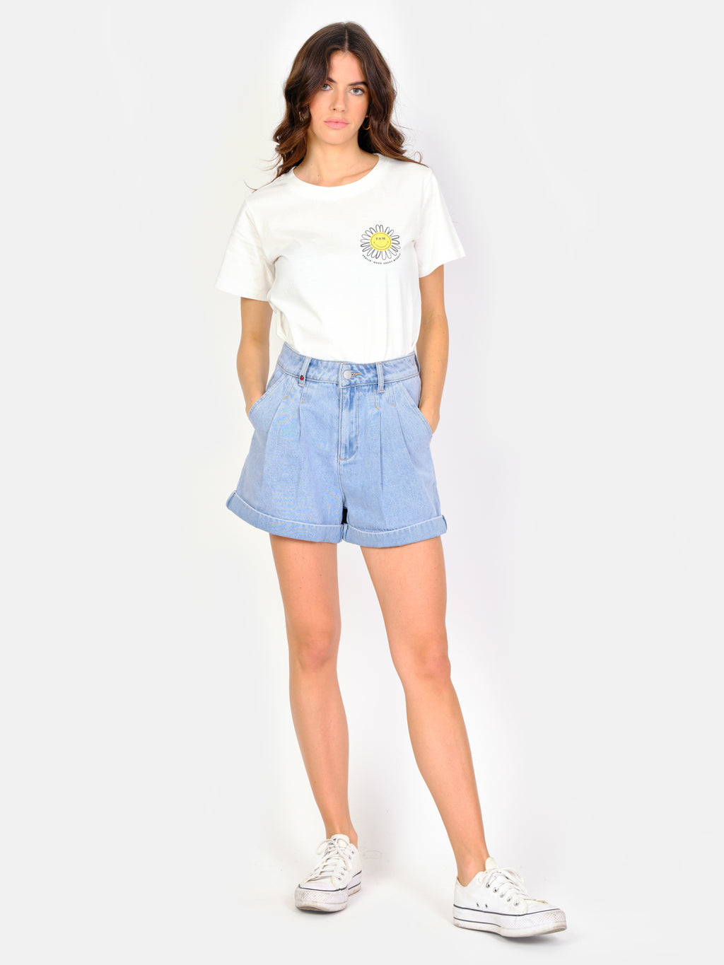 Short à pinces AMELIA femme, LIGHT BLUE, taille XS, porté par Amanda (1m76) (FAM PARIS) – photo 1