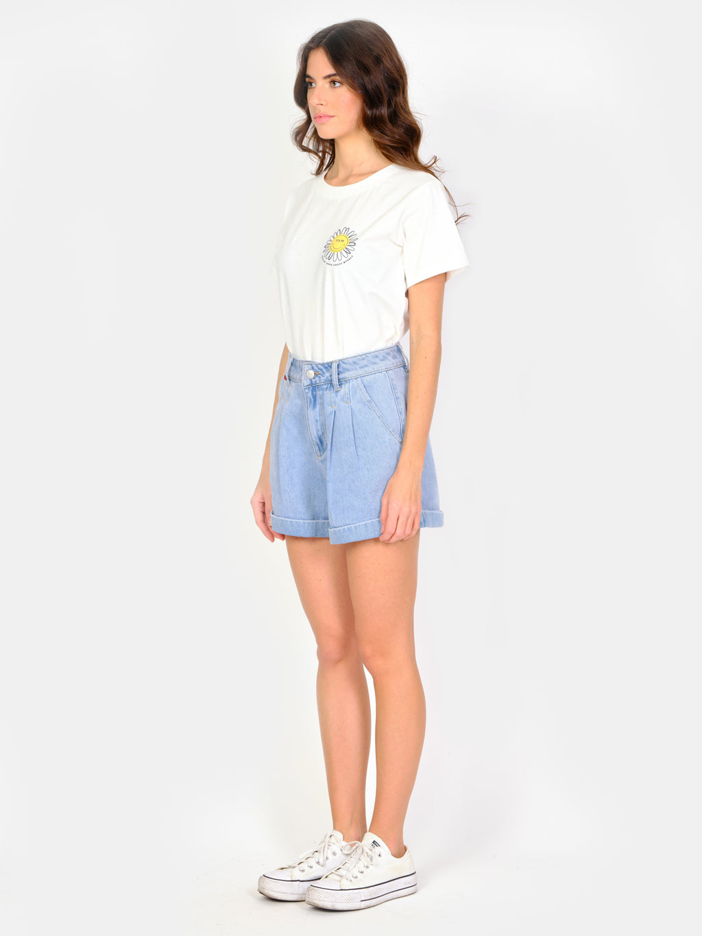 Short à pinces AMELIA femme, LIGHT BLUE, taille XS, porté par Amanda (1m76) – photo 3