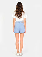 Short à pinces AMELIA femme, LIGHT BLUE, taille XS, porté par Amanda (1m76) – photo 4