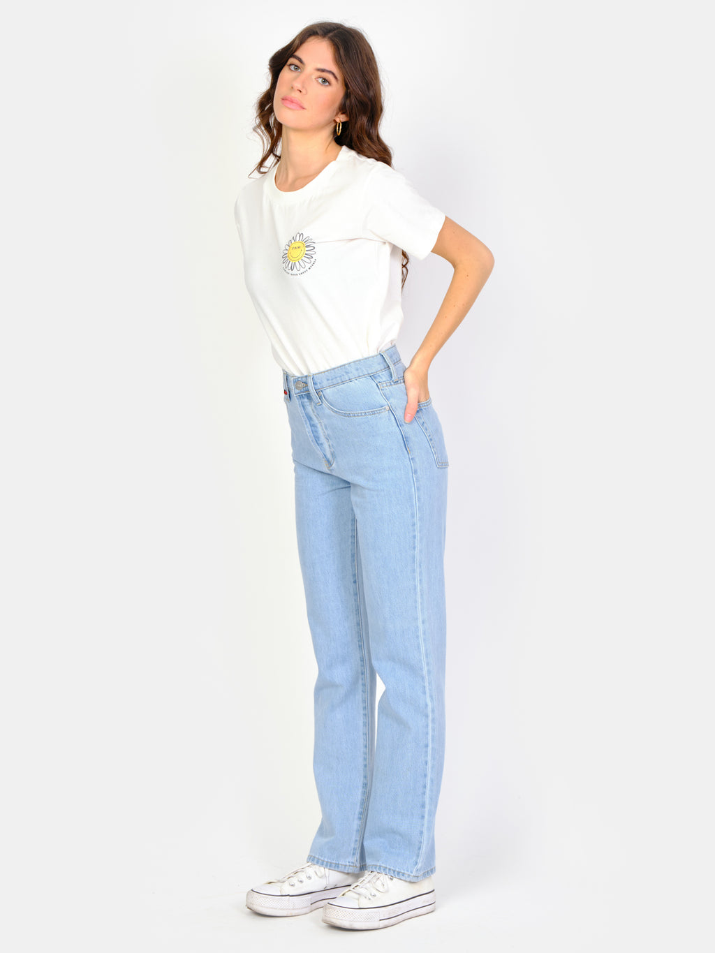 Jean droit bleu taille mi-haute PAOLI femme, LIGHT BLUE, taille 25, porté par Amanda (1m76) (FAM PARIS) – photo 1