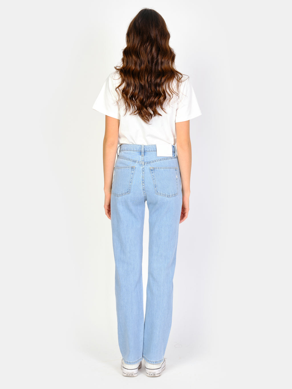 Jean droit bleu taille mi-haute PAOLI femme, LIGHT BLUE, taille 25, porté par Amanda (1m76) – photo 4