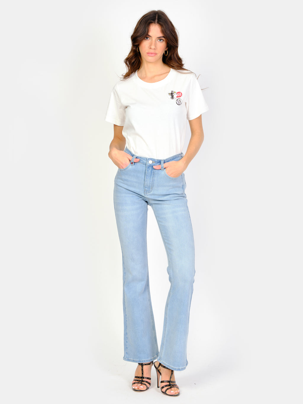 Jean évasé bleu clair BECKY femme, LIGHT BLUE, taille 25, porté par Amanda (1m76) (FAM PARIS) – photo 1