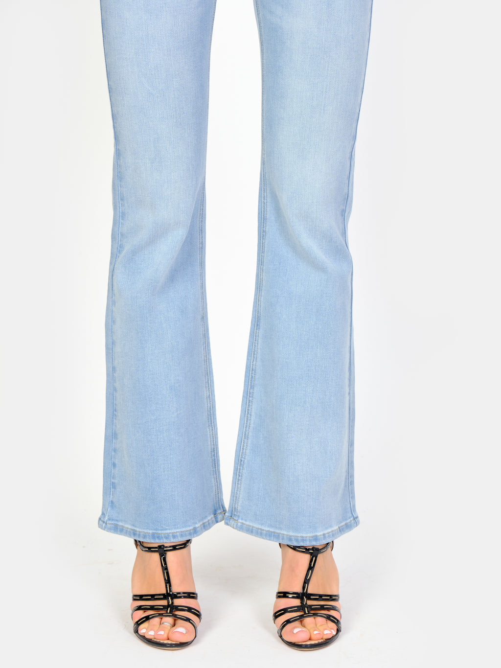 Jean évasé bleu clair BECKY femme, LIGHT BLUE, taille 25, porté par Amanda (1m76) – photo 5