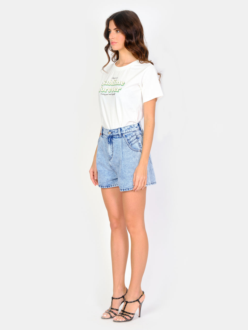 Short court taille haute en jean AMELY femme, ICE BLUE, taille XS, porté par Amanda (1m76) – photo 3