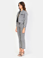 Veste courte en jean gris neigé VANESSA femme, ICE GREY, taille XS, porté par Amanda (1m76) – photo 3