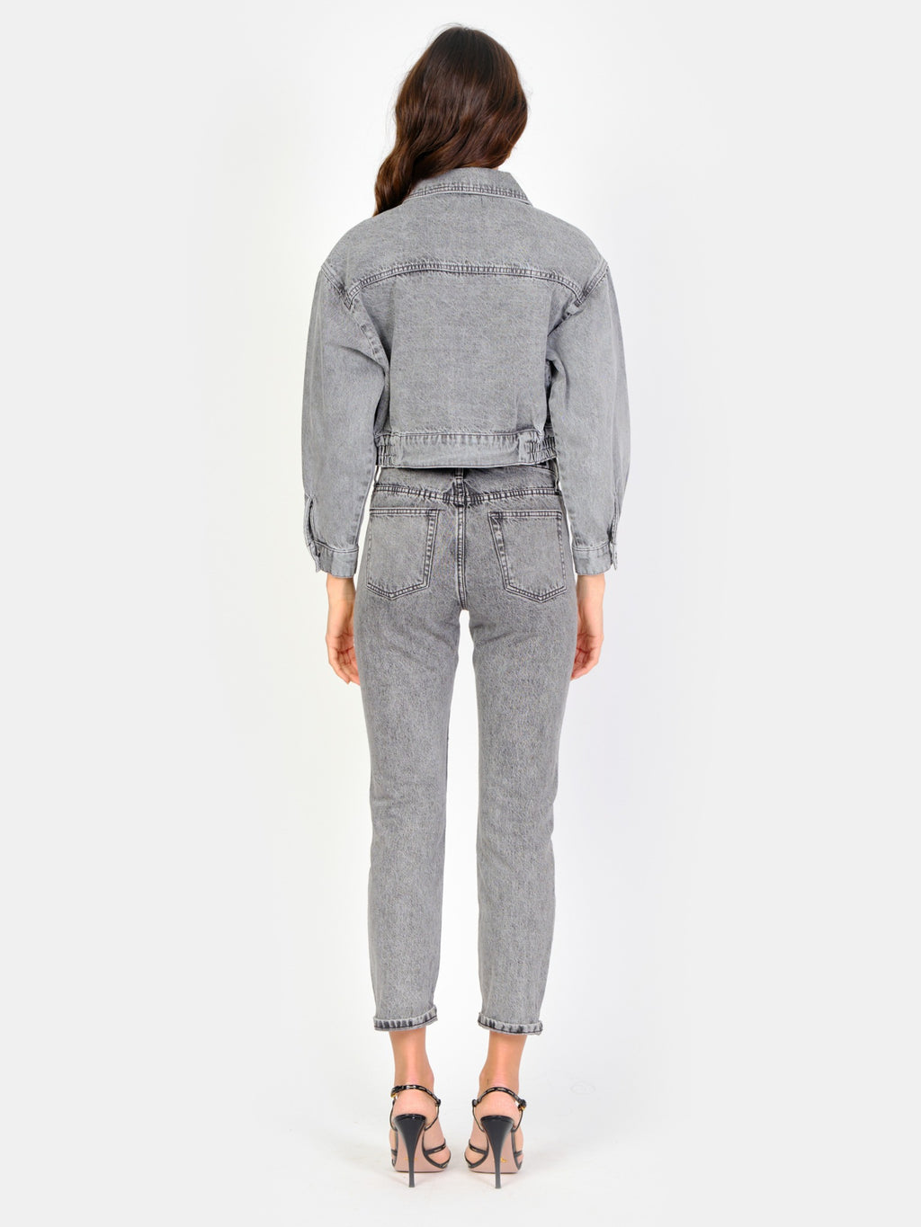 Veste courte en jean gris neigé VANESSA femme, ICE GREY, taille XS, porté par Amanda (1m76) – photo 4