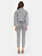 Veste courte en jean gris neigé VANESSA femme, ICE GREY, taille XS, porté par Amanda (1m76) – photo 4