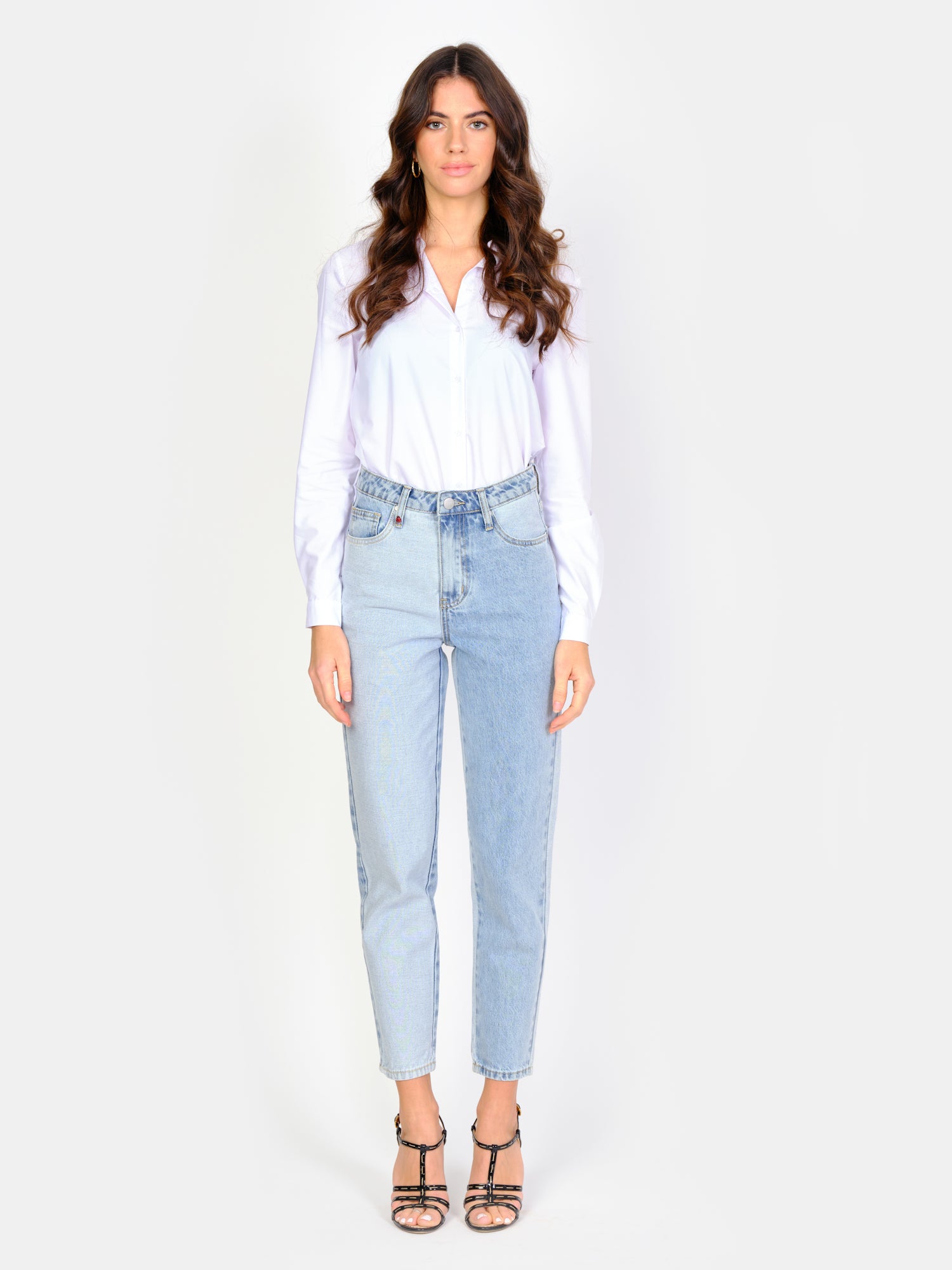 Jean mom bi-color POLLY RV femme, BLUE, taille 25, porté par Amanda (1m76) – photo 2