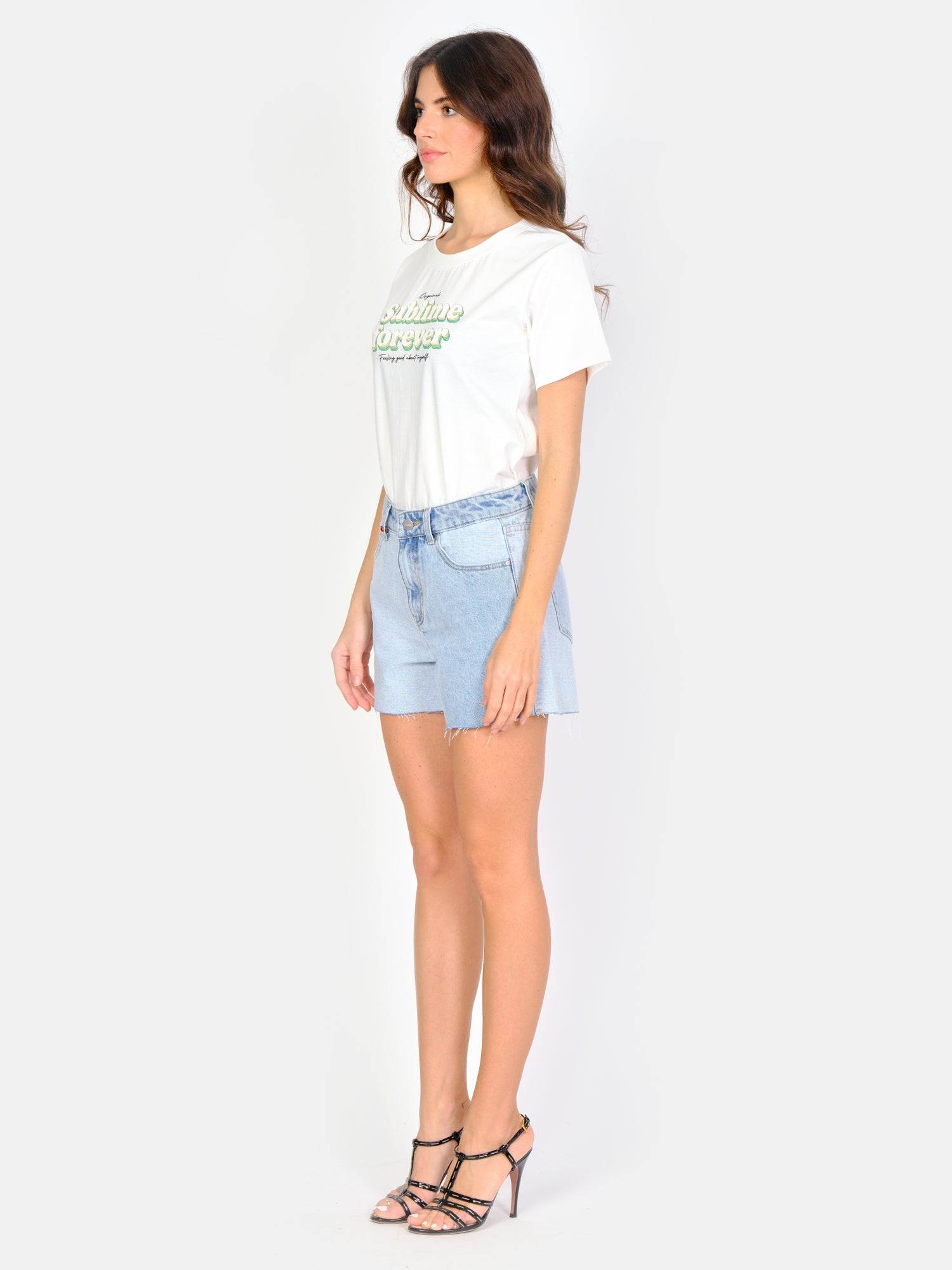 Short court bicolore en jean ALICIA RV femme, BLUE, taille XS, porté par Amanda (1m76) – photo 3