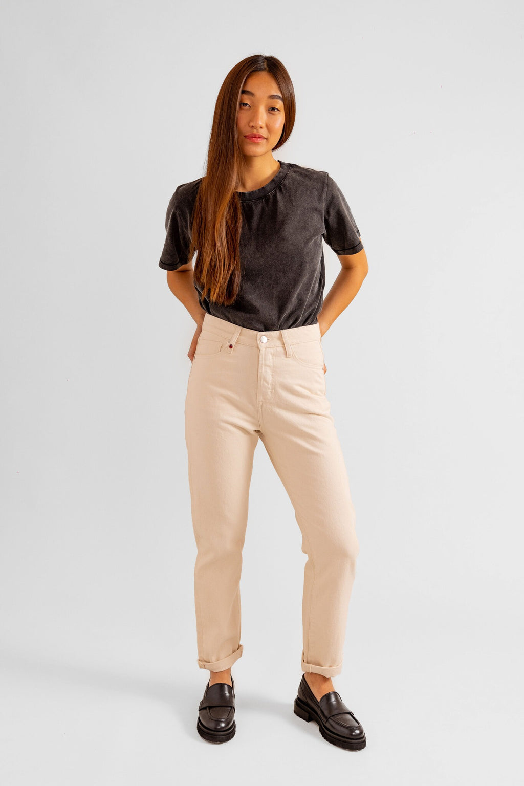 Jean mom écru PATRICIA MFN femme, GREIGE, taille 25, porté par Pauline (1m65) (FAM PARIS) – photo 1